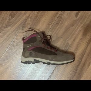 RARE FIND!!! Women’s Timberland Hiking Boots